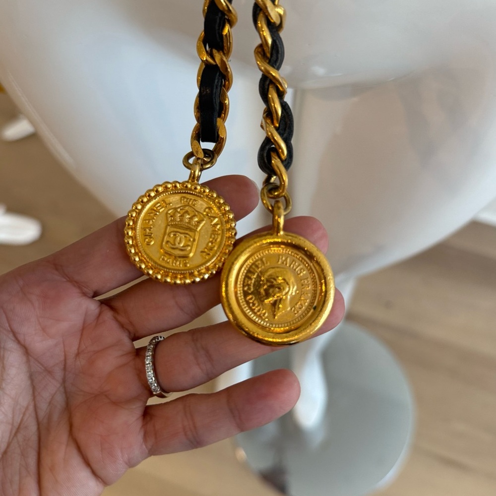 1993 Chanel Leather Belt with Charm Black Golden - Picture 5 of 10